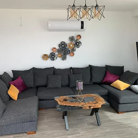 Aylinda With Private Heated Pool Willa