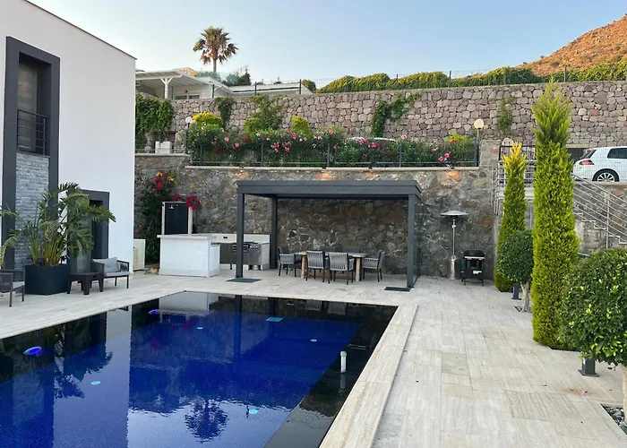 Aylinda With Private Heated Pool