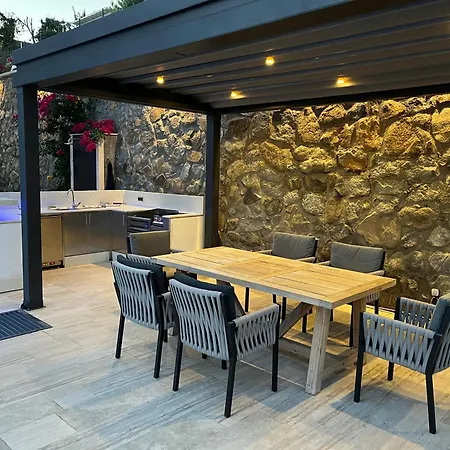 Aylinda With Private Heated Pool *